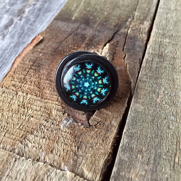 Women’s Ring - Picture 5 of 8